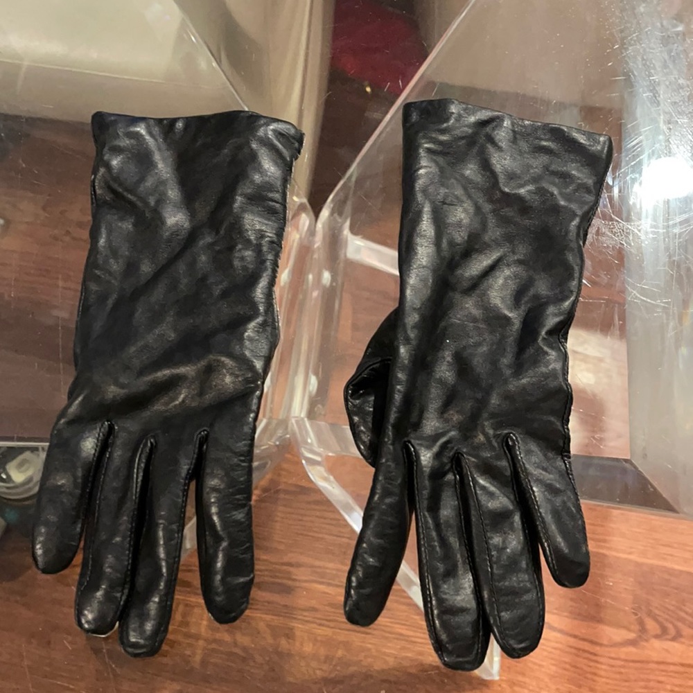 Black  genuine leather with Cashmere lining gloves nwot